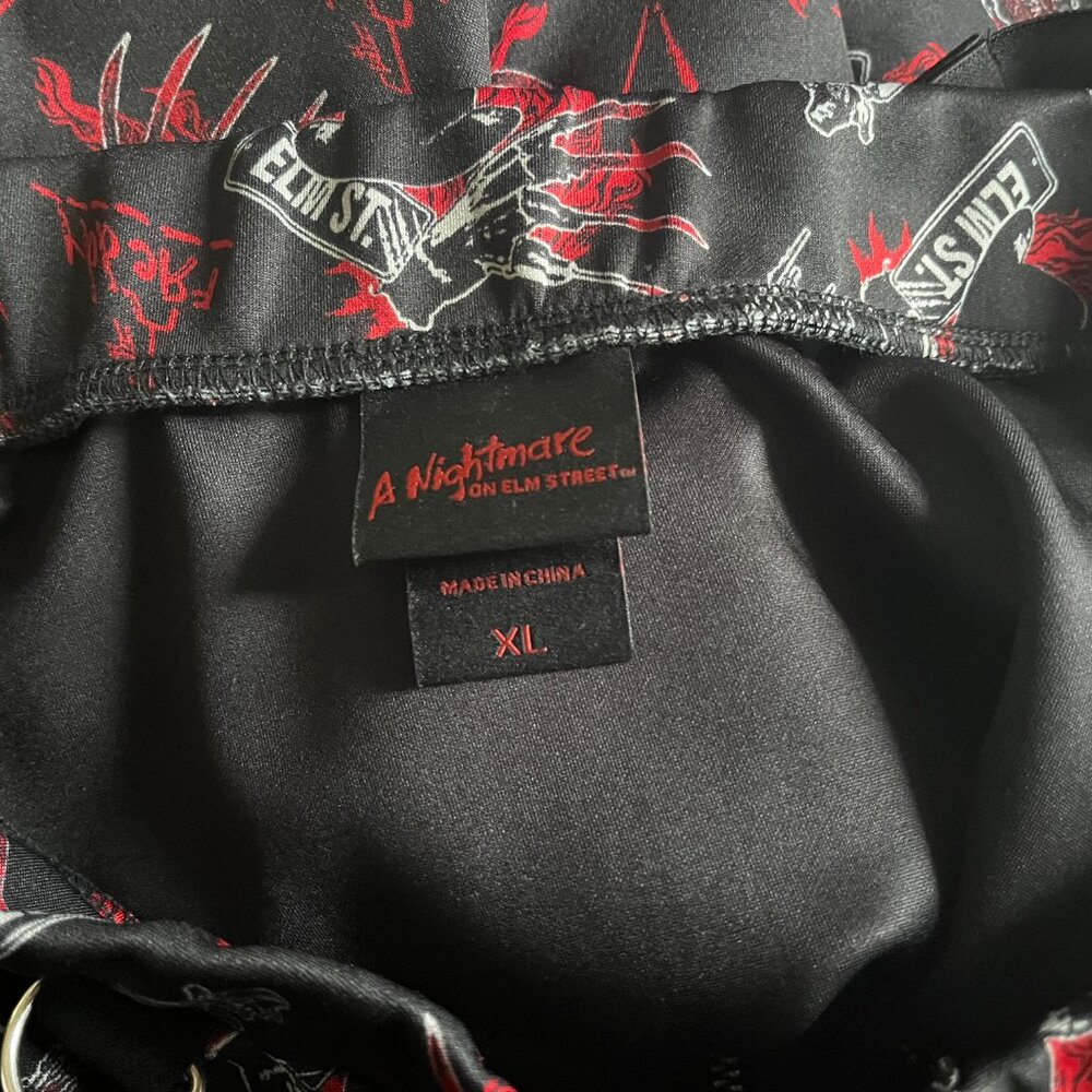 Hot Topic - A Nightmare on Elm Street Suspender Skirt (XL) - Picture 6 of 7